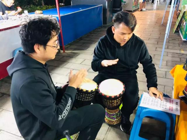 西双版纳江边夜市，西双版纳最火爆的夜市（到西双版纳一定要知道的五件事）