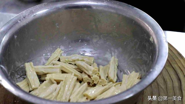 腐竹的做法大全家常菜，三种家常炒腐竹的详细做法（高蛋白、高钙的腐竹要多吃）