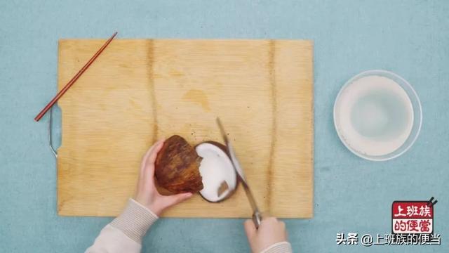 海南椰子鸡怎么炖，海南人这样炖鸡太清甜了