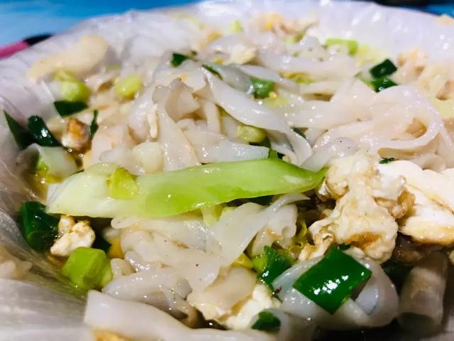 西双版纳江边夜市，西双版纳最火爆的夜市（到西双版纳一定要知道的五件事）