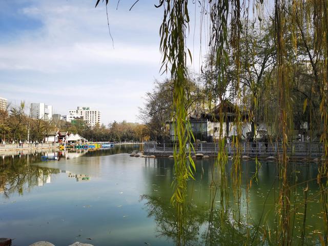 莲湖公园曾是隋唐皇帝举行大典的承天门，明秦王墓