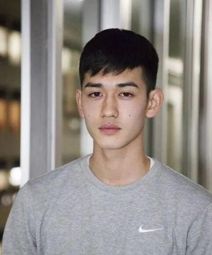 男生短刘海发型，短刘海发型男适合各种脸型