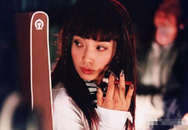 曾是華誼地下老闆娘，拿下華誼一姐位置，卻愛上小16歲白領 娛樂八卦吃瓜 第8张
