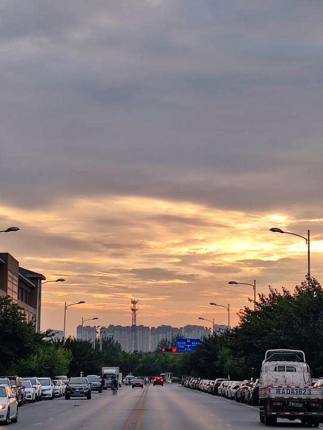 夏天的尾巴朋友圈文案，夏天的尾巴