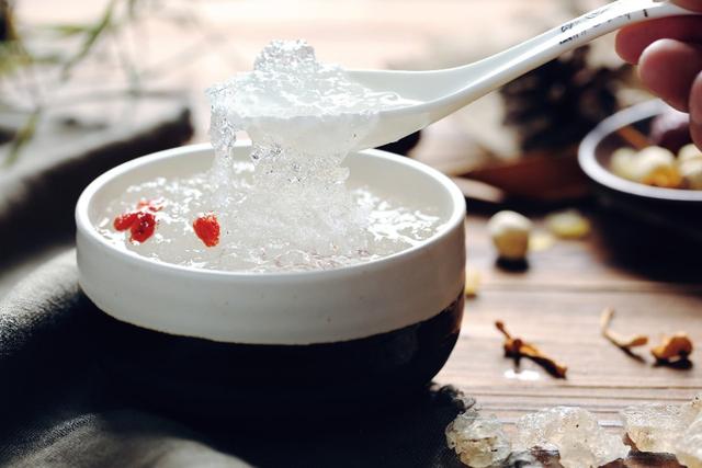 燕窝与雪燕的区别，燕窝和雪燕有什么区别（它被误认为是燕窝）