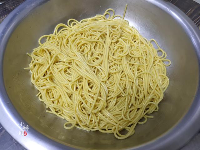 武汉热干面的做法，正宗武汉热干面酱料做法（街边5块钱一碗的热干面）