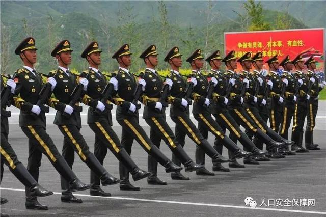 国庆60周年阅兵式，国庆60大阅兵完整版（重温15次国庆阅兵珍贵画面）