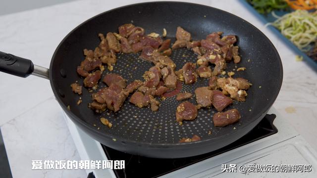 石锅拌饭酱怎么调，石锅拌饭酱料配方（石锅拌饭直接拿米饭拌可不行）