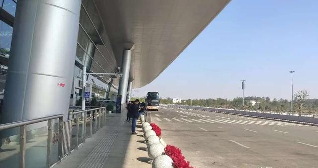 赣州市黄金国际机场已经通航32个国内城市1个国外城市，赣州市黄金国际机场已经通航32个国内城市1个国外城市