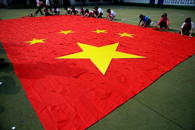 五星红旗为什么有5颗黄色的星星，五星红旗真美呀