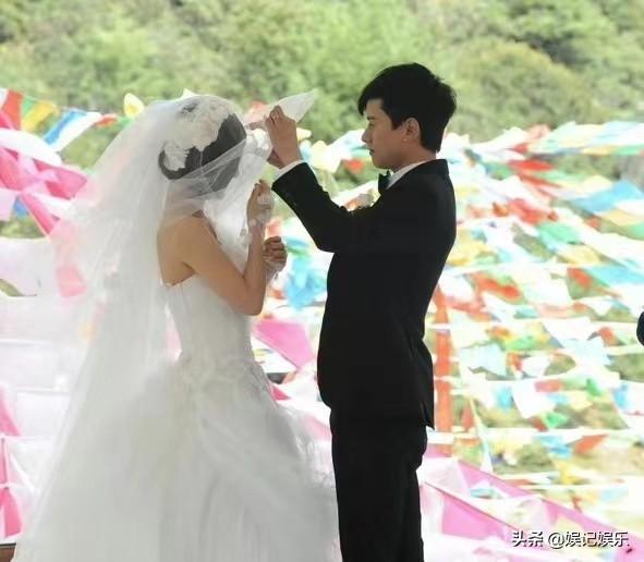 张杰谢娜婚纱照，张杰和谢娜结婚时的样子（女方皮肤松弛面容憔悴）