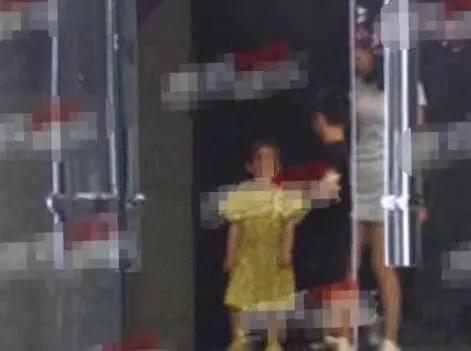 杜江有几个子女，霍思燕杜江逛公园