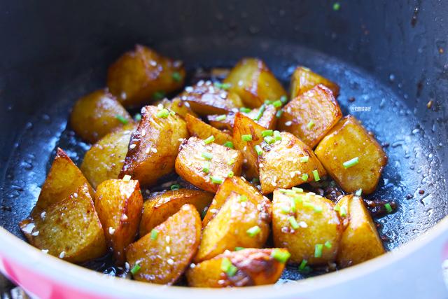 怎样做糖醋土豆好吃，糖醋土豆走起