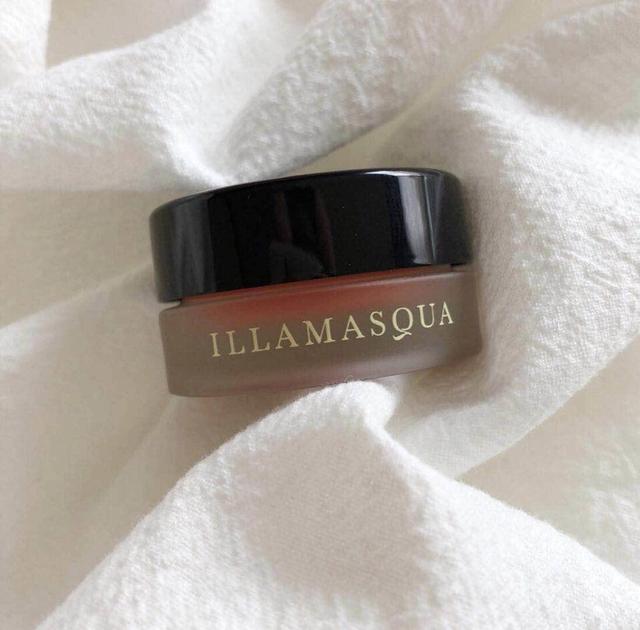 腮红膏哪个好用又持久不掉色，腮红膏它的优点是与肌肤更贴合