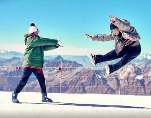 王一博关晓彤私下关系怎么样，王一博关晓彤写真照