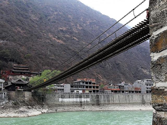 大渡桥横铁索寒，大渡桥横铁索寒指哪里