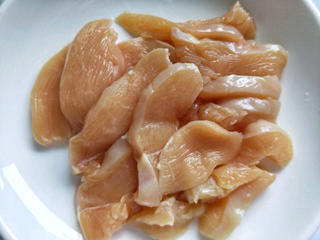 超简单香煎鸡胸肉正宗做法，好吃不胖的低脂鸡胸肉