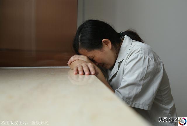 梦见自己的孩子死了(梦见自己的孩子死了,哭的撕心裂肺的)插图1