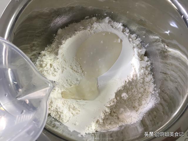 三角糖包的包法窍门，包出来的三角糖包好看又好吃还不漏馅