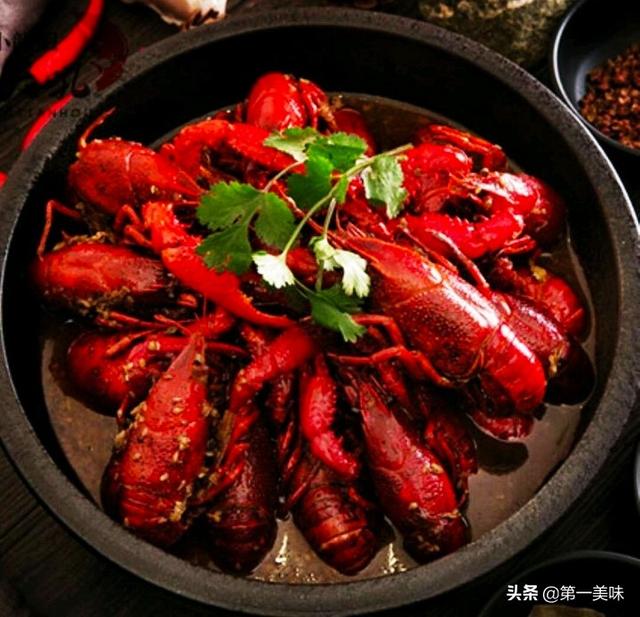小龙虾的正确吃法，最正确的小龙虾的做法