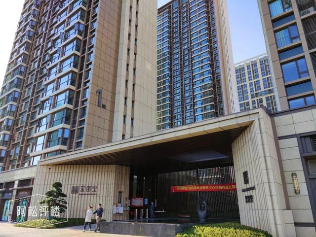 公建化外立面施工需要搭架子吗，公建化外立面是个什么东西