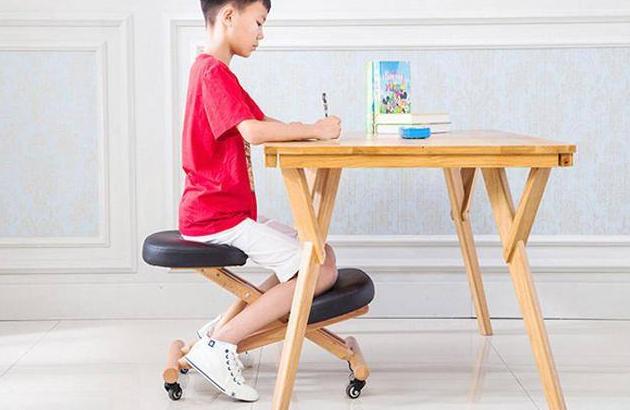 钟汉良与妹妹合照，兄妹之间能有多不像