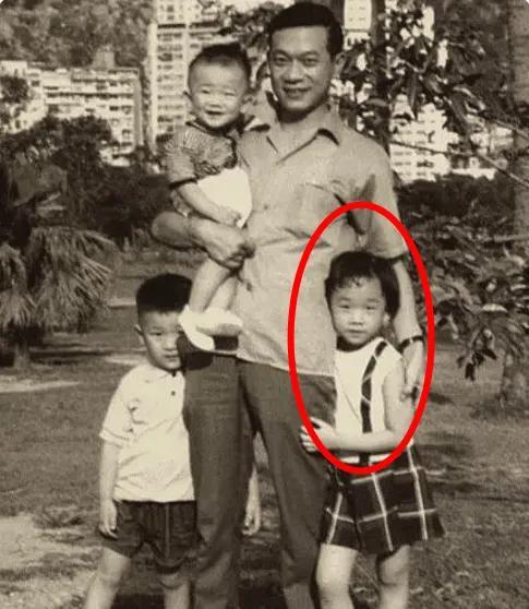 是男人就把他高大，林忆莲的情感经历（就这样被4个男人）