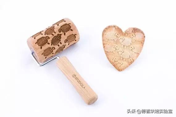 擀面杖如何制作，有时候擀面杖也能做出艺术甜品
