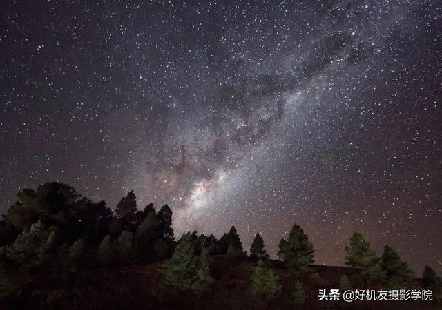 拍摄星空星轨的参数，星轨应该如何拍摄和后期