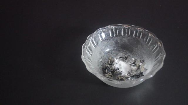 木耳的正确泡法，正确泡发木耳的方法（木耳切记不要用清水泡）