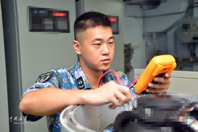 亲历首批亚丁湾护航，亚丁湾护航尖兵