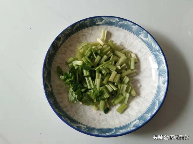 龙虾尾怎么做好吃蒜香的，龙虾尾新吃法自己在家做