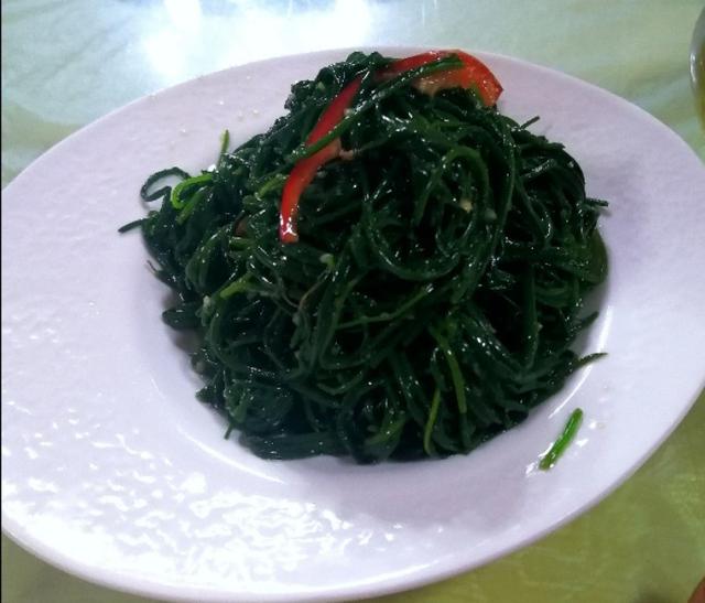 带有一些地方性的特色菜，二十二道特色菜