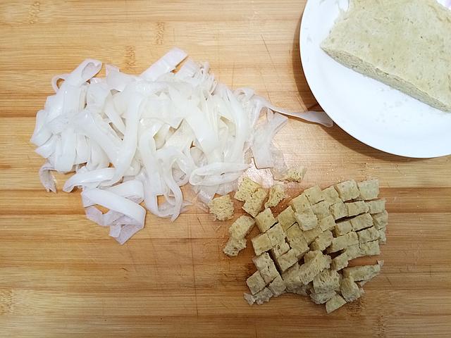 电饼铛做凉皮最简单的做法，在家用电饼铛做凉皮怎么做（电饼铛做凉皮的正确做法）