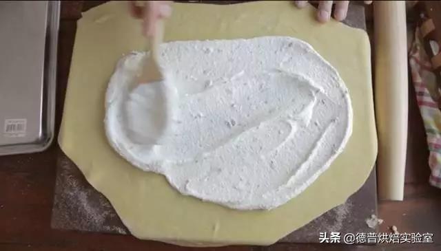 擀面杖如何制作，有时候擀面杖也能做出艺术甜品