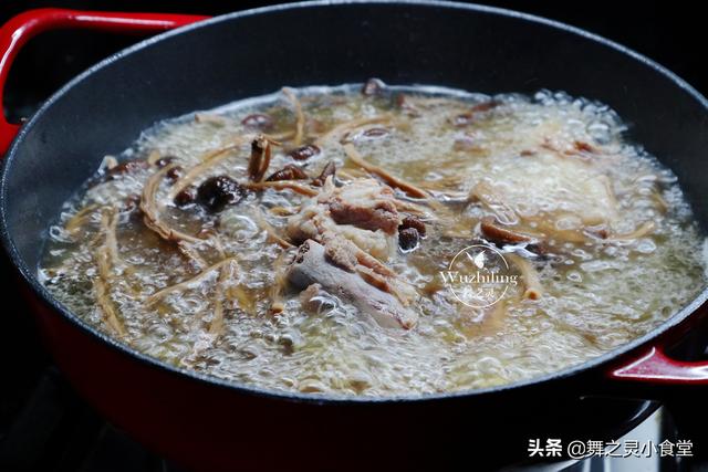 茶树菇怎么烧好吃，茶树菇这样做太好吃了（茶树菇怎么做好吃最简单）