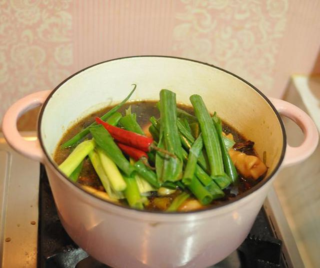 鸡腿的卤制方法，简单又好吃的卤鸡腿做法（这样卤着吃的鸡腿）