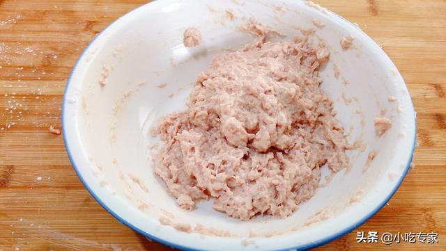 怎样做油炸酥脆的肉丸子，这才是油炸肉丸最好吃的做法