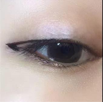 单眼皮怎么画眼线，单眼皮眼线的画法步骤图初学者（超简单打造高级感眼妆）