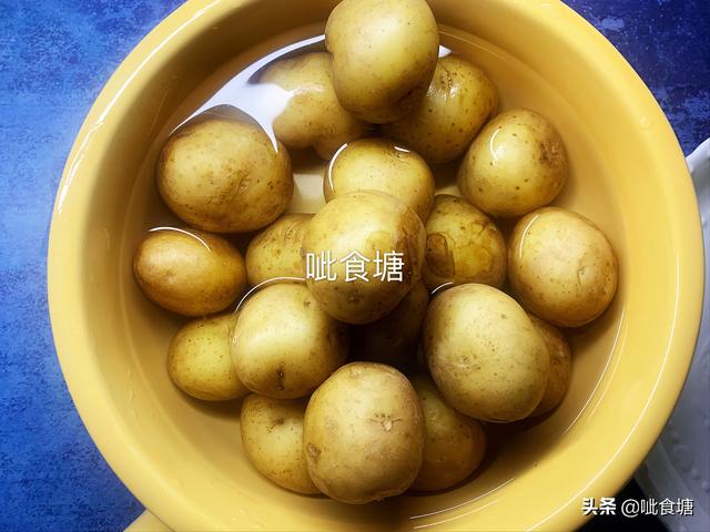 街头香辣小土豆的做法，在家也能吃烧烤