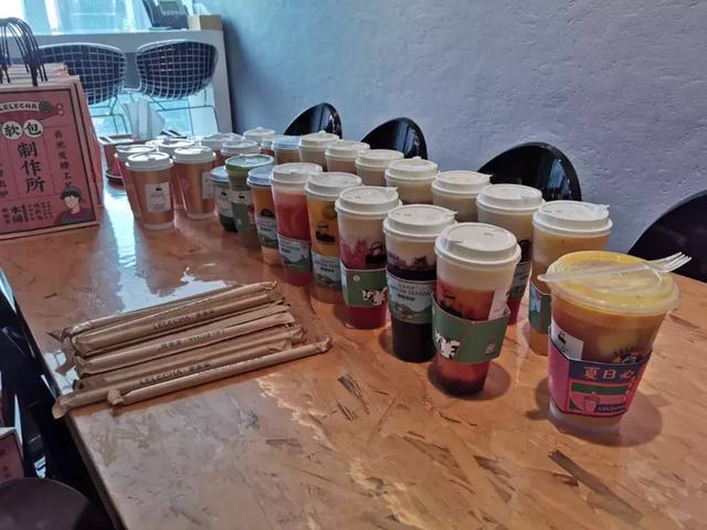 网红奶茶点单最好喝的就是这17款，我们走访了最火的9家奶茶店