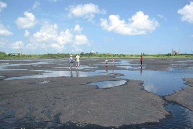 哪里的沥青湖最大，全球最大沥青湖
