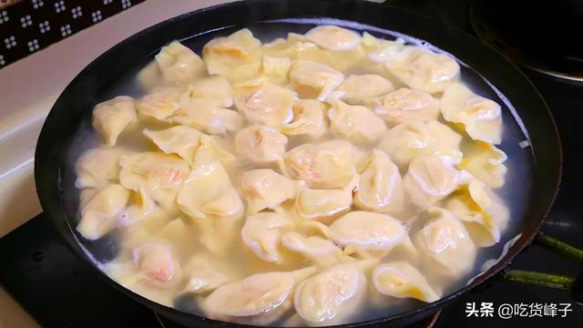 冻饺子煮多长时间，煮冻饺子时最忌水开下锅（冻饺子煮多长时间为宜）