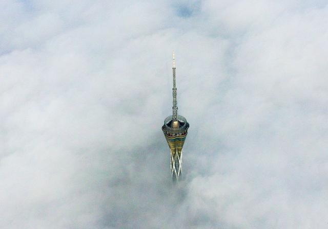 广州塔还有个孪生兄妹，广州双子塔何时建成的