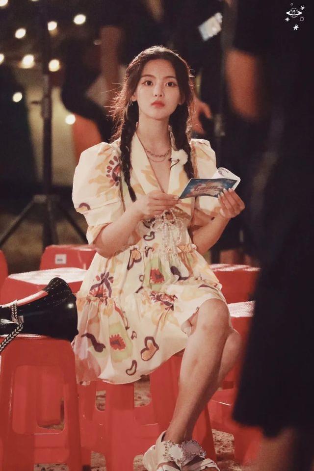 火箭少女101解散，楊超越穿公主裙配雙麻花辮造型，顏值越來越高 娛樂八卦吃瓜 第4张