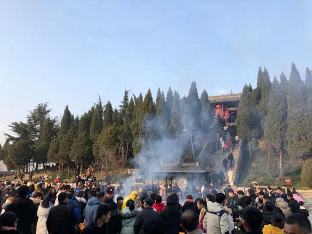 钻木取火的人文始祖，燧人氏钻木取火