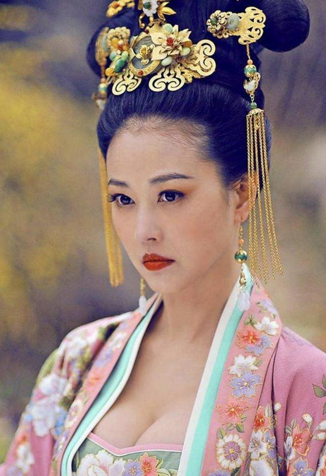 头发不吹干能引起面瘫吗，女子洗发后未吹干骑车成面瘫