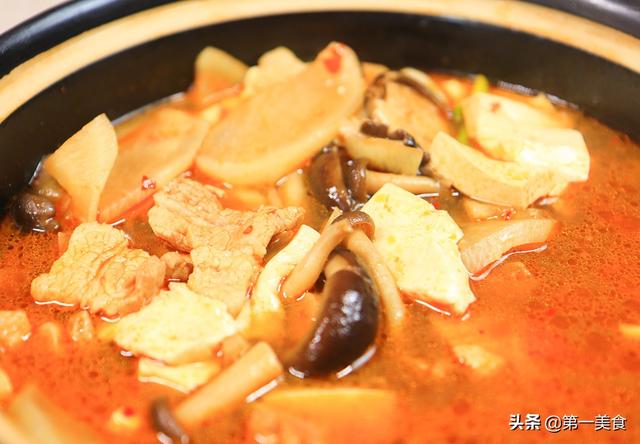 三鲜豆腐汤的做法，三鲜豆腐菌菇汤家常做法