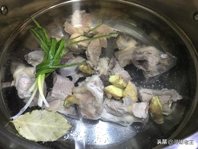 牛肉粉丝汤的做法，家庭牛肉粉丝汤最简单做法（牛肉丸粉丝汤的做法）