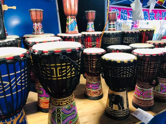 西双版纳江边夜市，西双版纳最火爆的夜市（到西双版纳一定要知道的五件事）